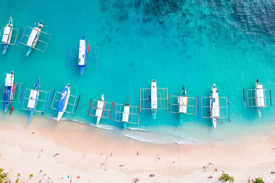 islandhopping el nido drone shot